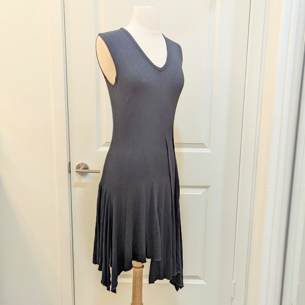 TRANSPARENTE Black Asymmetrical Short Sleeveless V-neck Slender Dress - Small